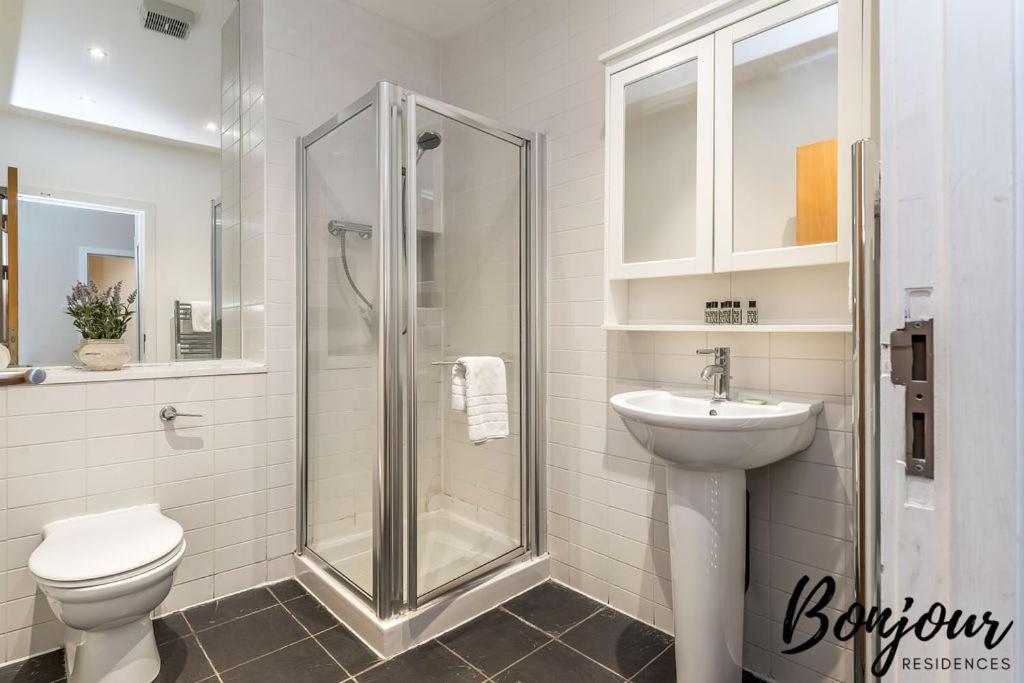 Spacious 2Br-2Ba - Grassmarket - Free Parking By Bonjour Residences Edinburgh Bagian luar foto