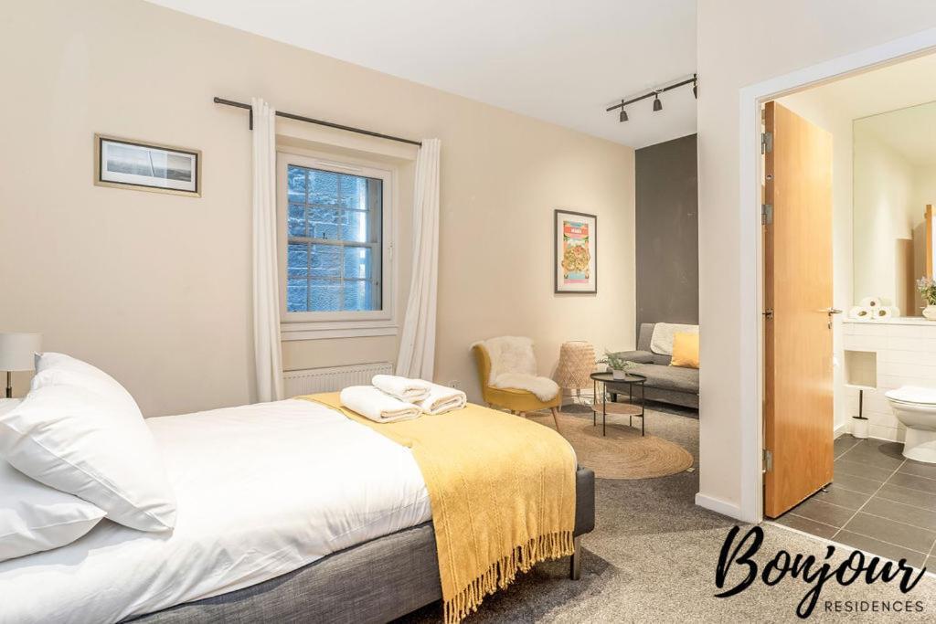 Spacious 2Br-1Ba - Grassmarket - Free Parking By Bonjour Residences Edinburgh Bagian luar foto