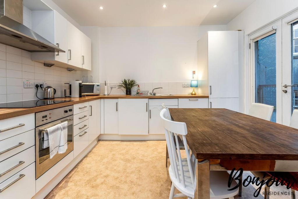 Spacious 2Br-1Ba - Grassmarket - Free Parking By Bonjour Residences Edinburgh Bagian luar foto