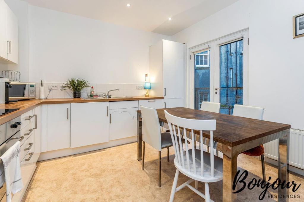 Spacious 2Br-2Ba - Grassmarket - Free Parking By Bonjour Residences Edinburgh Bagian luar foto