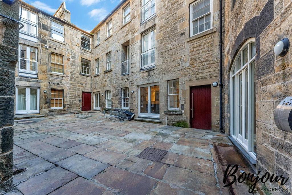 Spacious 2Br-1Ba - Grassmarket - Free Parking By Bonjour Residences Edinburgh Bagian luar foto