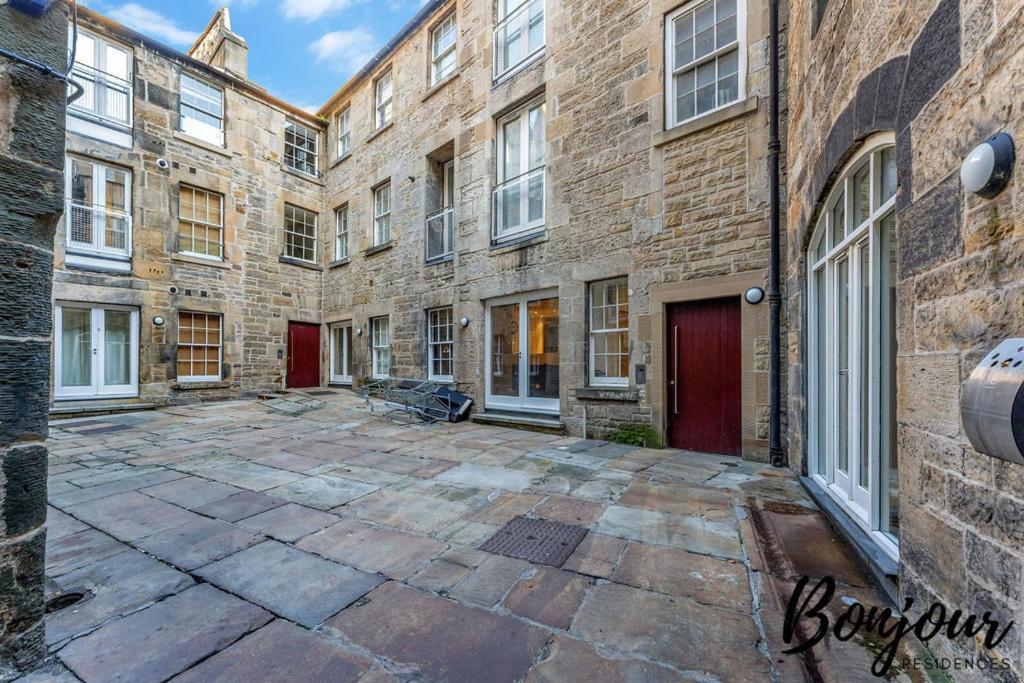 Spacious 2Br-2Ba - Grassmarket - Free Parking By Bonjour Residences Edinburgh Bagian luar foto