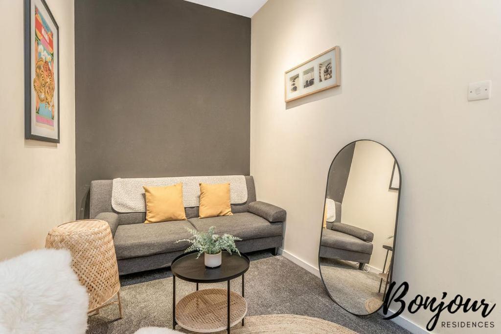 Spacious 2Br-1Ba - Grassmarket - Free Parking By Bonjour Residences Edinburgh Bagian luar foto