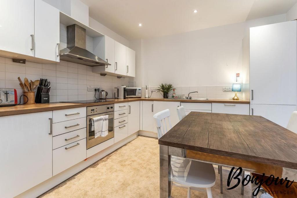 Spacious 2Br-2Ba - Grassmarket - Free Parking By Bonjour Residences Edinburgh Bagian luar foto