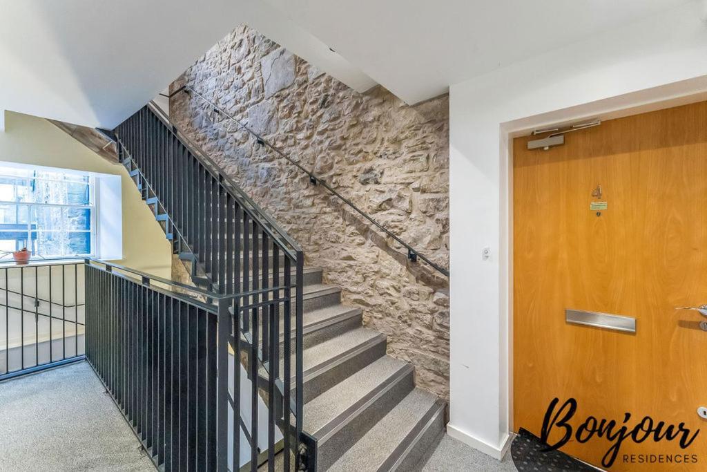 Spacious 2Br-2Ba - Grassmarket - Free Parking By Bonjour Residences Edinburgh Bagian luar foto