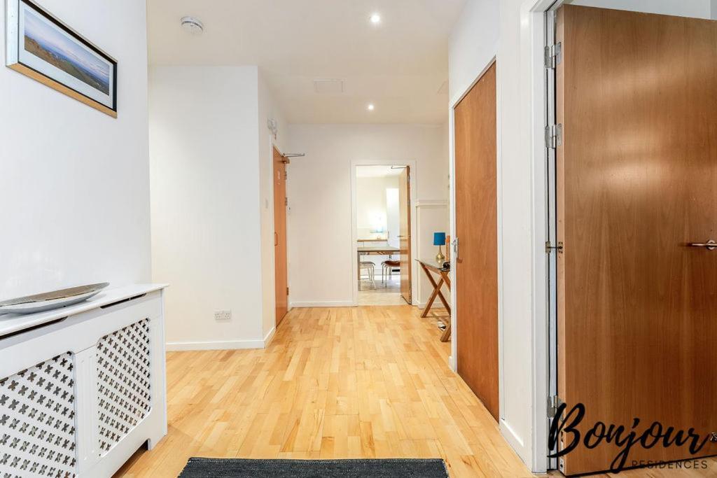 Spacious 2Br-1Ba - Grassmarket - Free Parking By Bonjour Residences Edinburgh Bagian luar foto