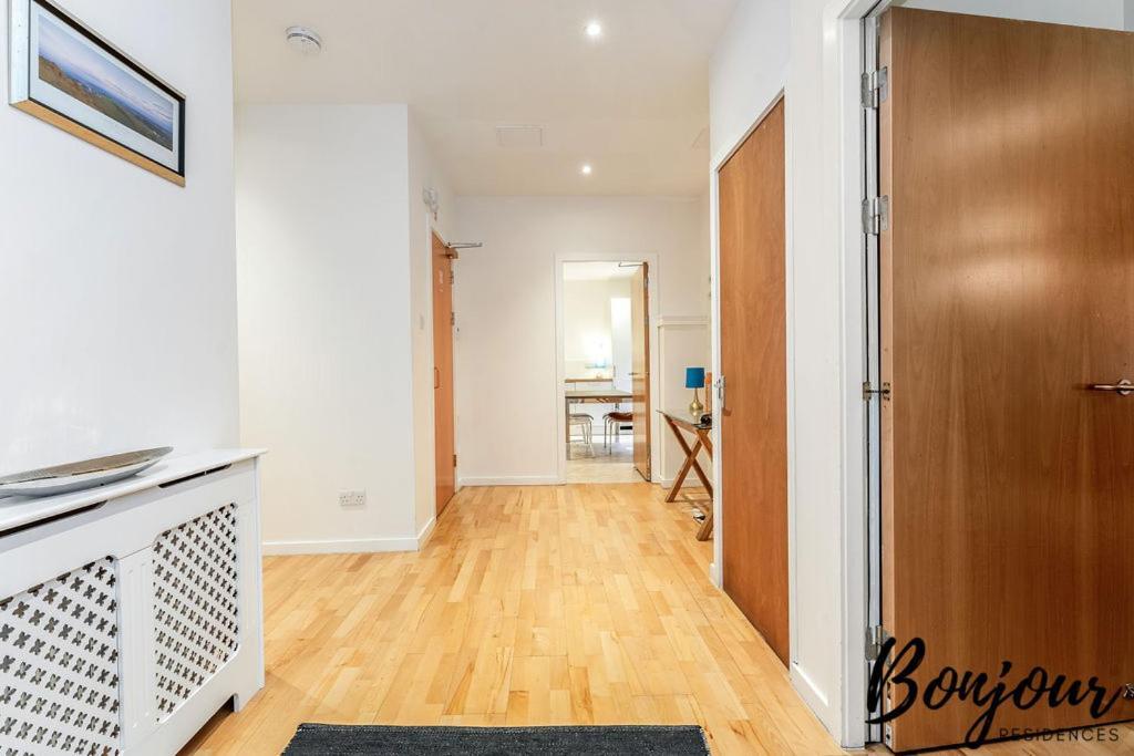 Spacious 2Br-2Ba - Grassmarket - Free Parking By Bonjour Residences Edinburgh Bagian luar foto